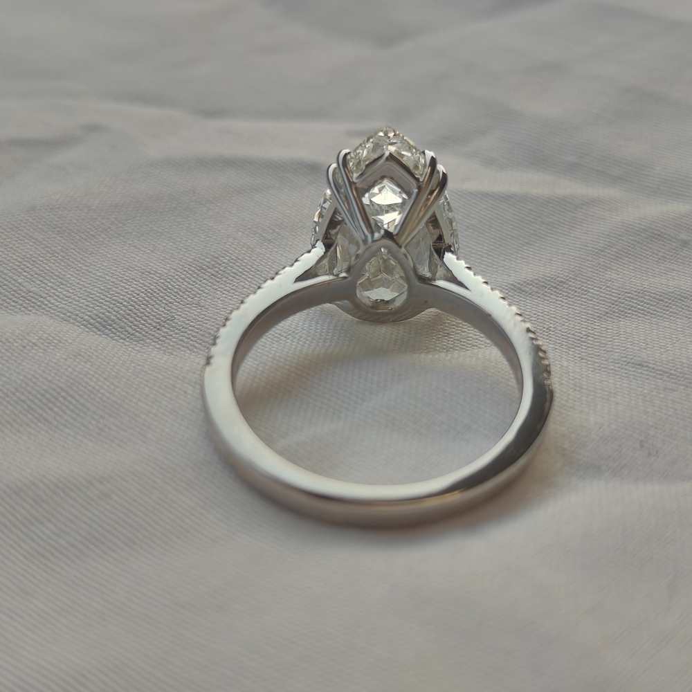 6.5 Carat IGI Pear Cut Platinum Diamond Ring! - Picture 3 of 16